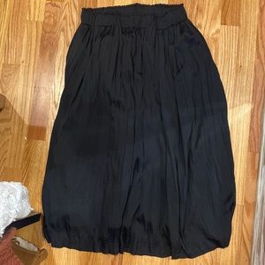 GAP Black pleated flowy midi skirt